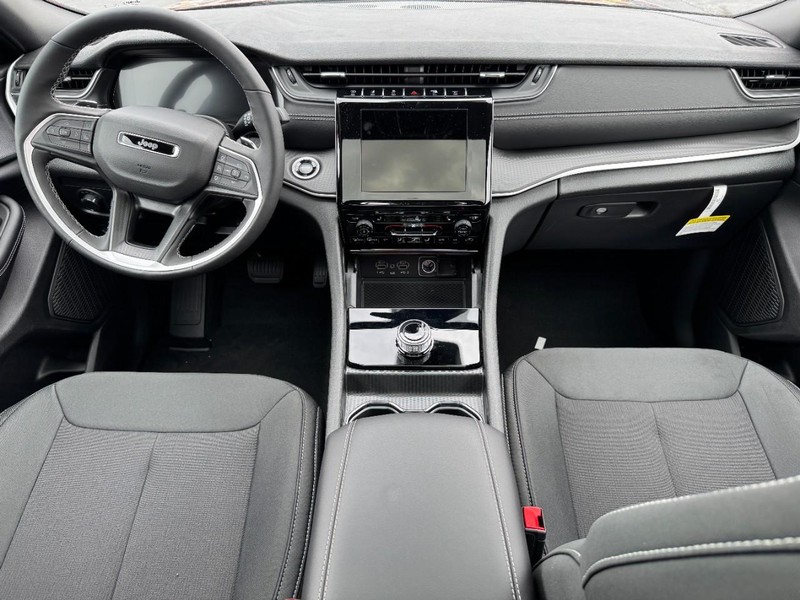 Jeep Grand Cherokee Vehicle Full-screen Gallery Image 6