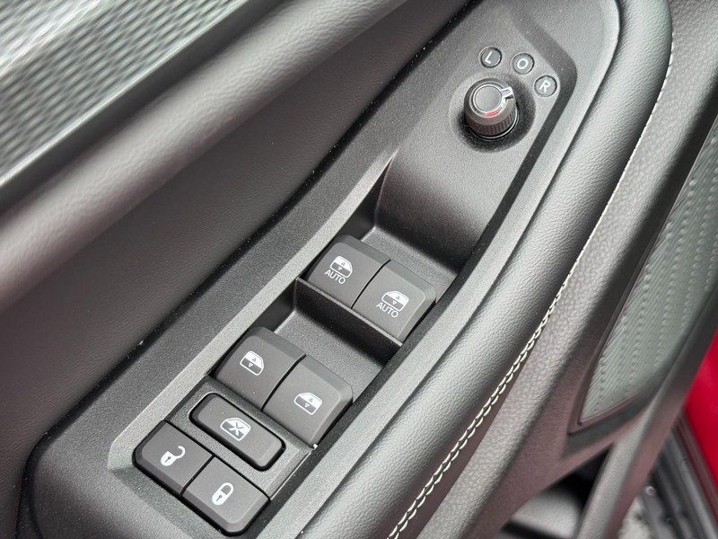 Jeep Grand Cherokee Vehicle Full-screen Gallery Image 9