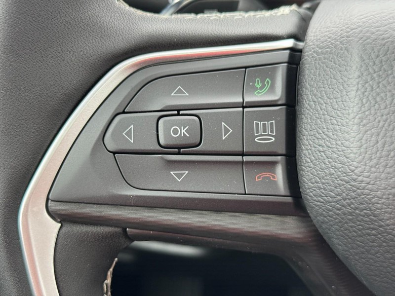 Jeep Grand Cherokee Vehicle Full-screen Gallery Image 11