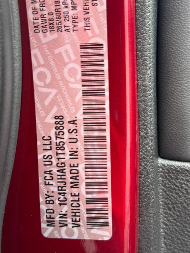 Jeep Grand Cherokee Vehicle Full-screen Gallery Image 15