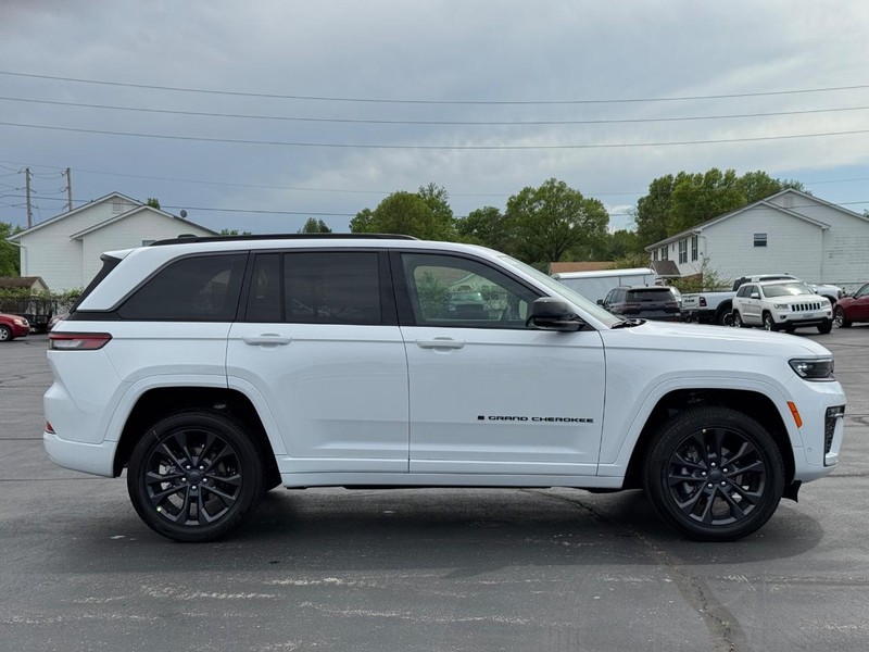 Jeep Grand Cherokee Vehicle Full-screen Gallery Image 2