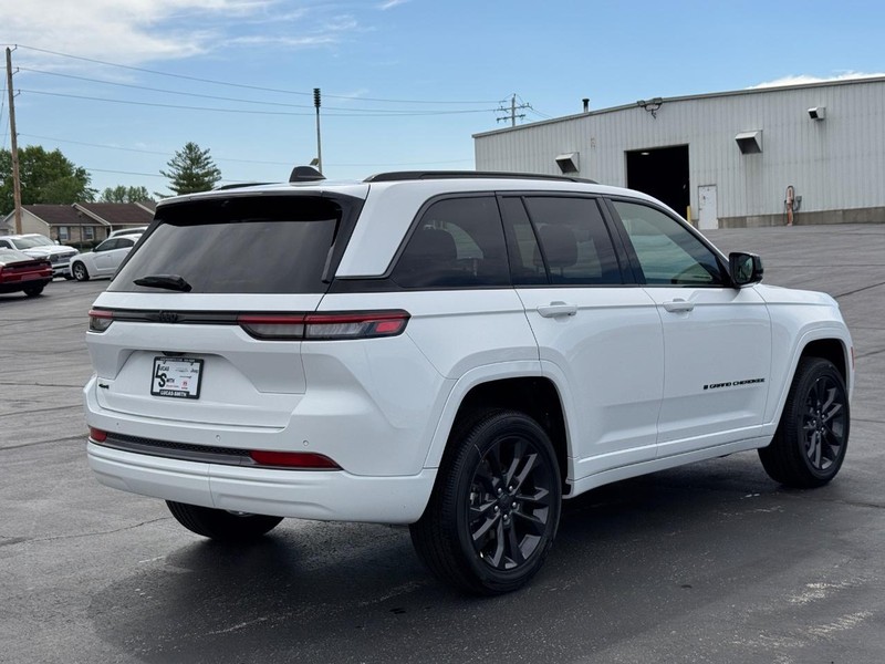 Jeep Grand Cherokee Vehicle Full-screen Gallery Image 3
