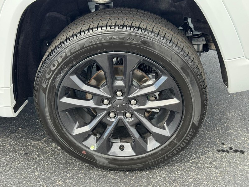 Jeep Grand Cherokee Vehicle Full-screen Gallery Image 4