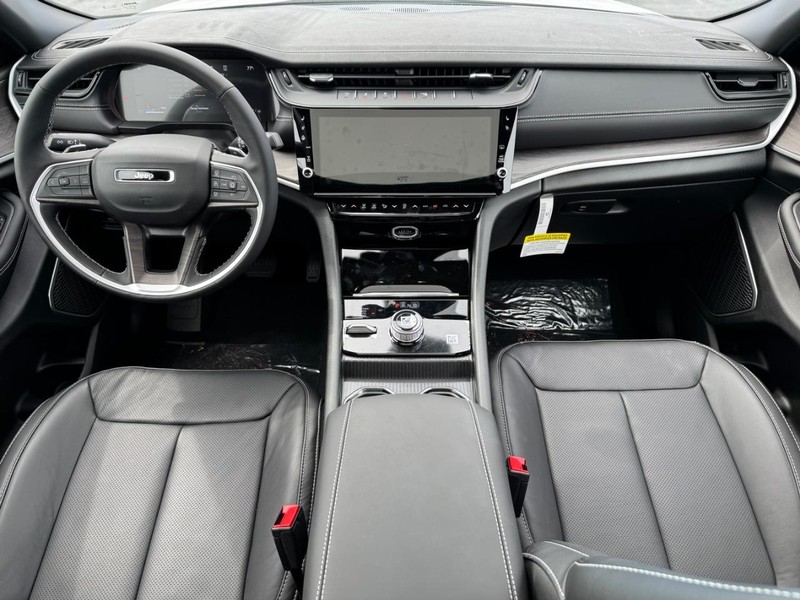 Jeep Grand Cherokee Vehicle Full-screen Gallery Image 6