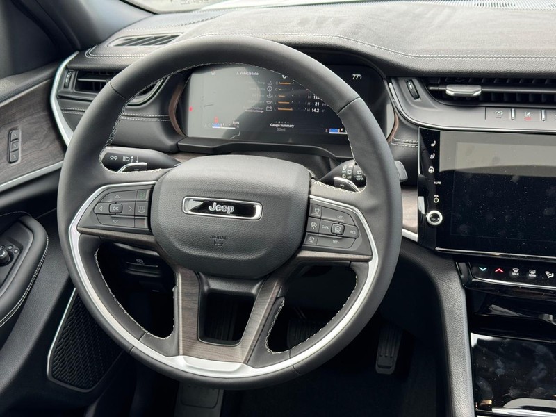Jeep Grand Cherokee Vehicle Full-screen Gallery Image 7