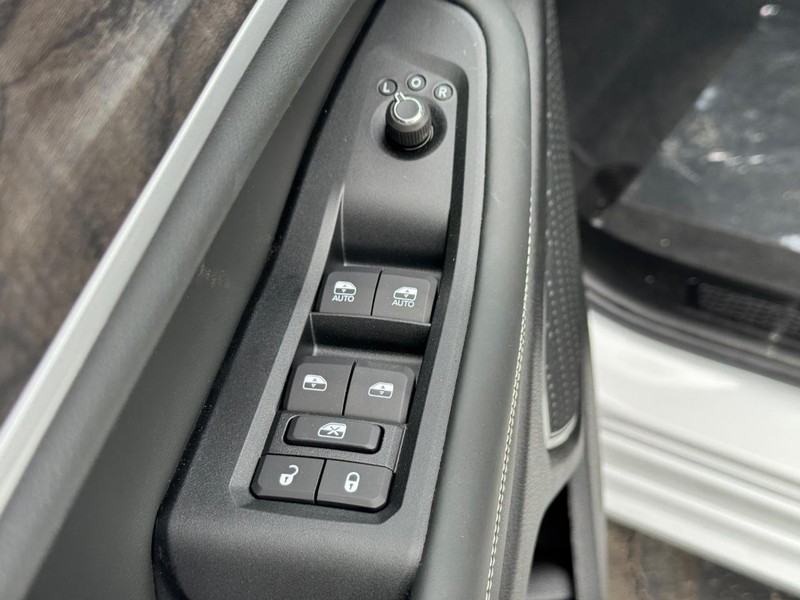 Jeep Grand Cherokee Vehicle Full-screen Gallery Image 9