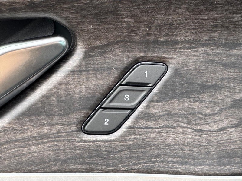 Jeep Grand Cherokee Vehicle Full-screen Gallery Image 10