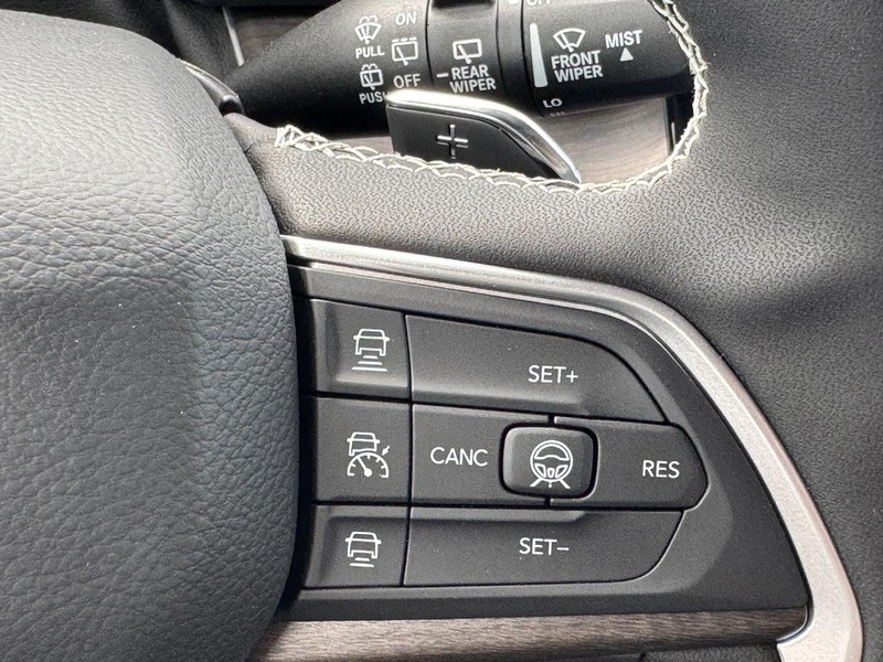 Jeep Grand Cherokee Vehicle Full-screen Gallery Image 13