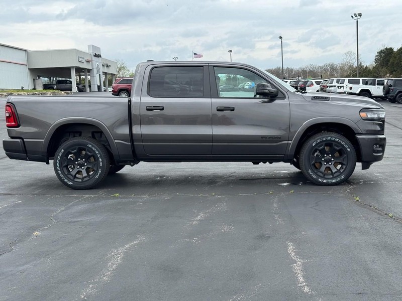 Ram 1500 Vehicle Full-screen Gallery Image 2