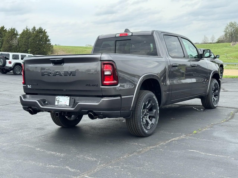 Ram 1500 Vehicle Full-screen Gallery Image 3
