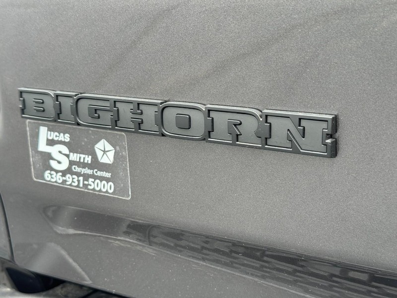 Ram 1500 Vehicle Full-screen Gallery Image 4