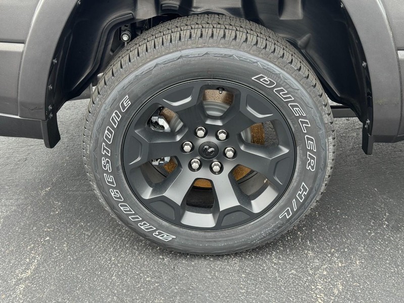 Ram 1500 Vehicle Full-screen Gallery Image 5