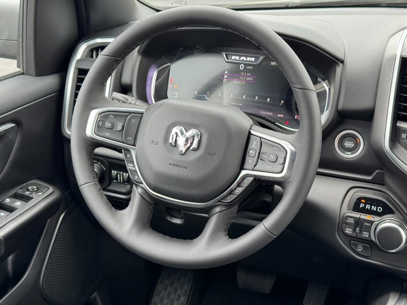 Ram 1500 Vehicle Full-screen Gallery Image 8