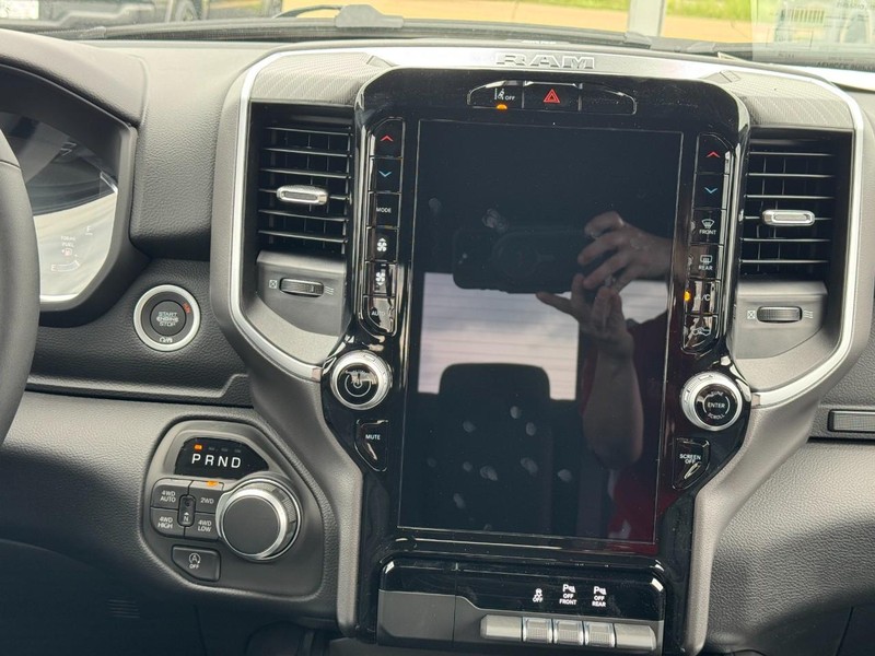 Ram 1500 Vehicle Full-screen Gallery Image 9