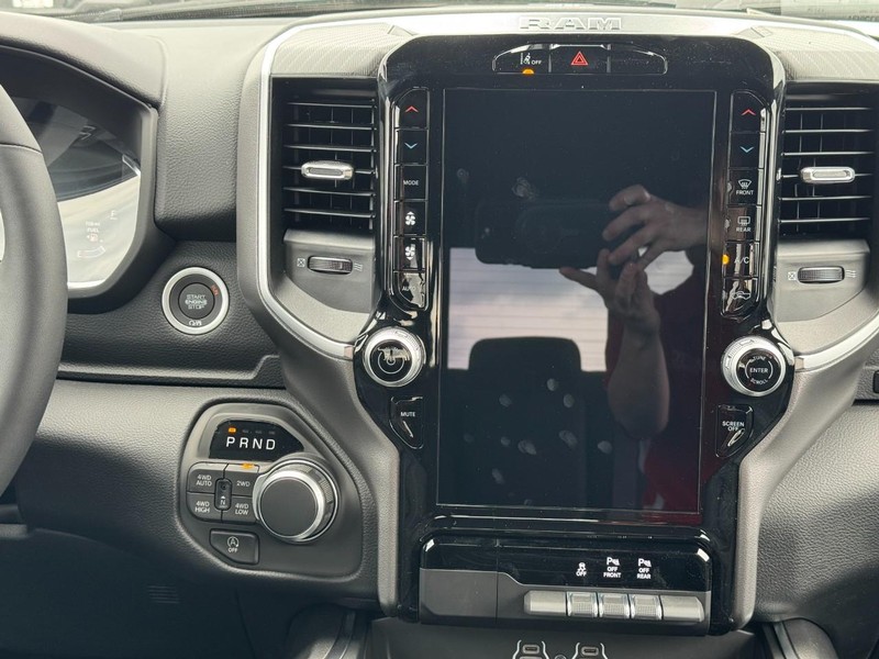 Ram 1500 Vehicle Full-screen Gallery Image 10