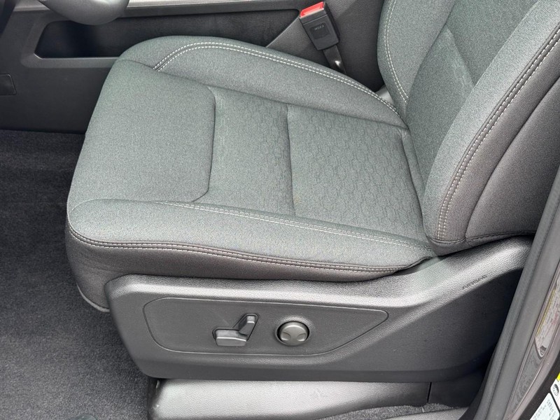 Ram 1500 Vehicle Full-screen Gallery Image 12