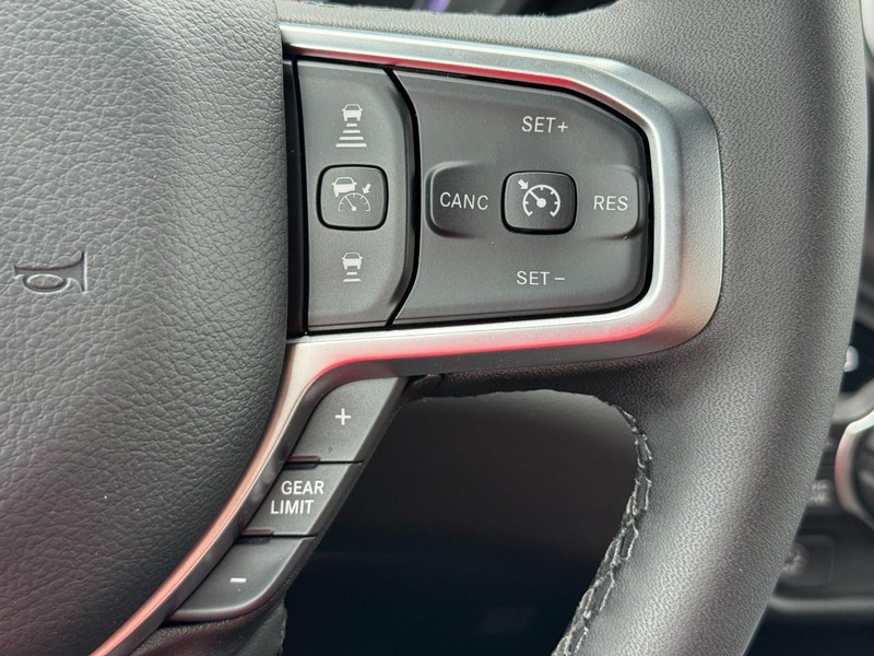 Ram 1500 Vehicle Full-screen Gallery Image 14