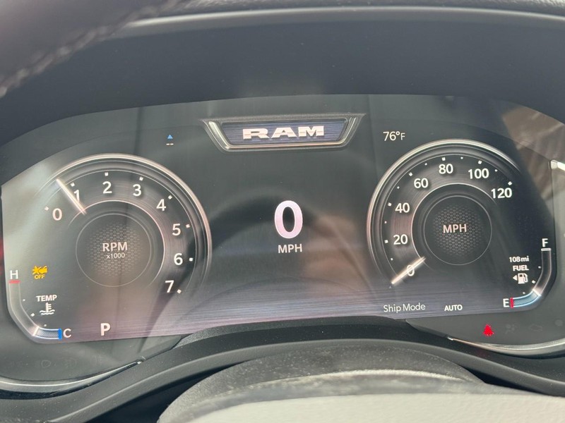 Ram 1500 Vehicle Full-screen Gallery Image 15