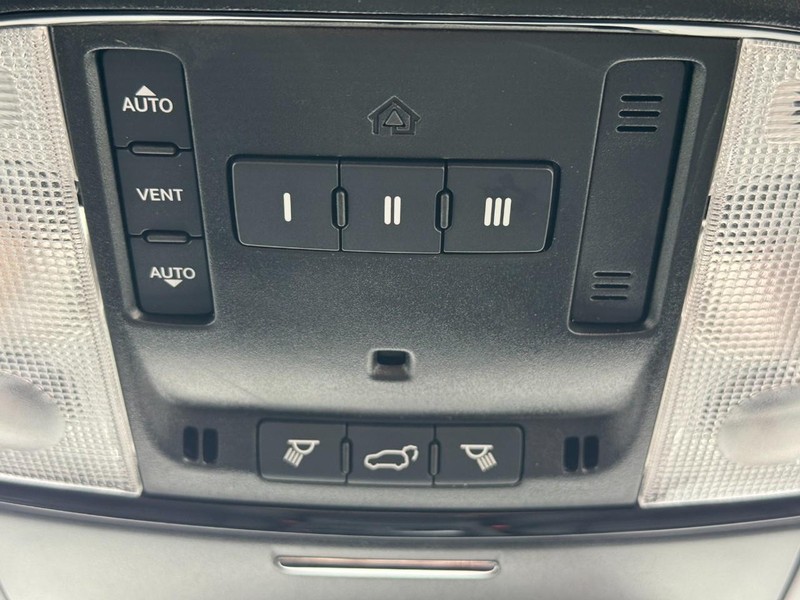 Dodge Durango Vehicle Full-screen Gallery Image 13