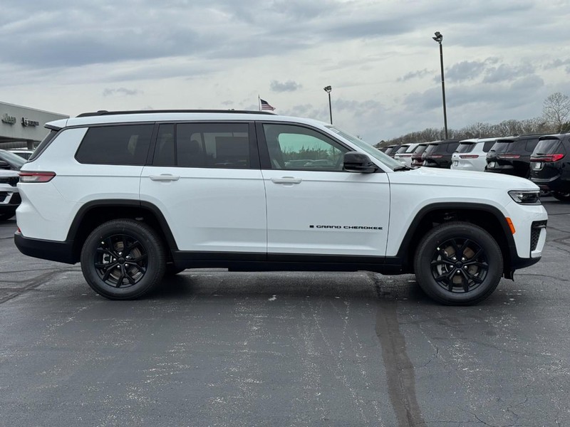 Jeep Grand Cherokee L Vehicle Full-screen Gallery Image 2