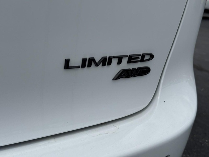 Chrysler Pacifica Vehicle Full-screen Gallery Image 4