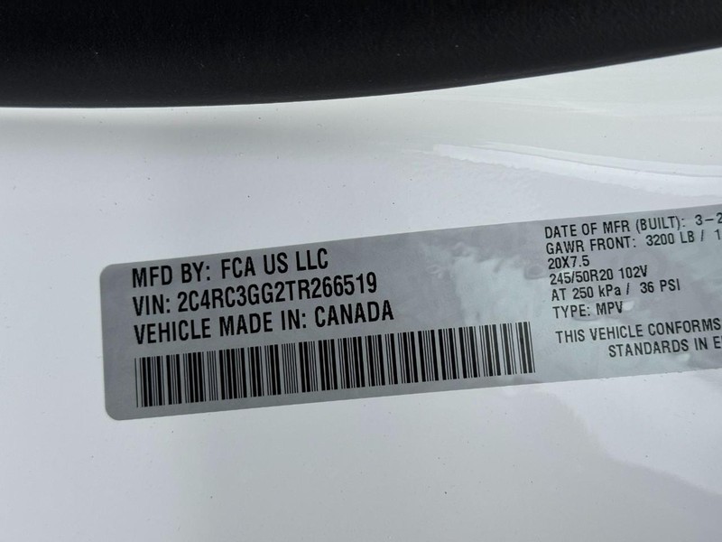 Chrysler Pacifica Vehicle Full-screen Gallery Image 17