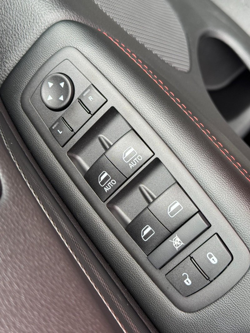 Dodge Durango Vehicle Full-screen Gallery Image 13