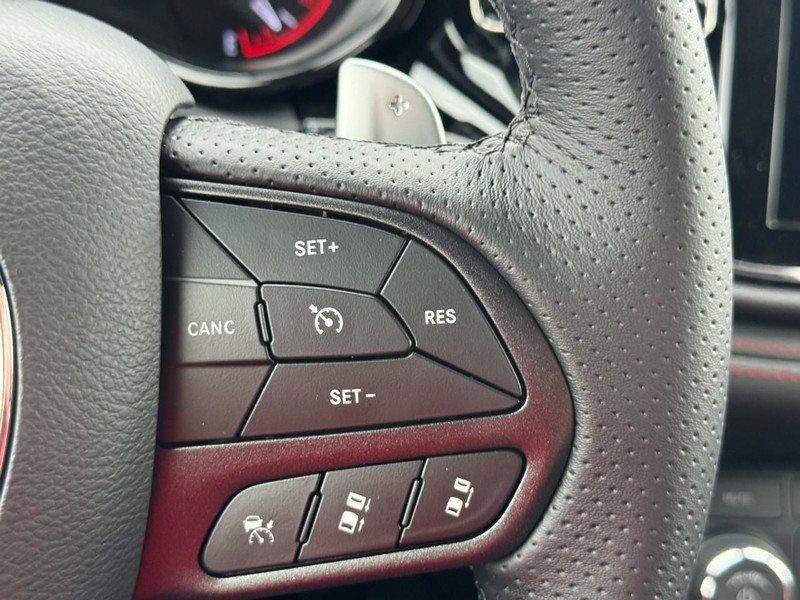 Dodge Durango Vehicle Full-screen Gallery Image 17