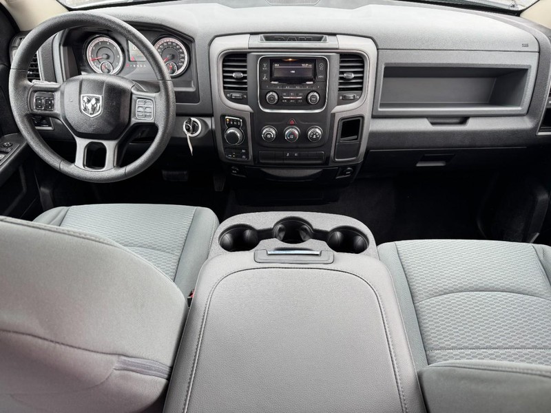 Ram 1500 Vehicle Full-screen Gallery Image 12