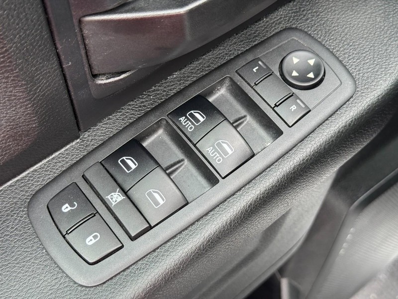 Ram 1500 Vehicle Full-screen Gallery Image 15