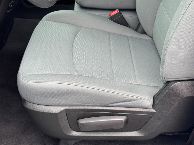 Ram 1500 Vehicle Full-screen Gallery Image 16