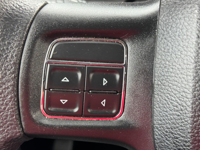 Ram 1500 Vehicle Full-screen Gallery Image 17