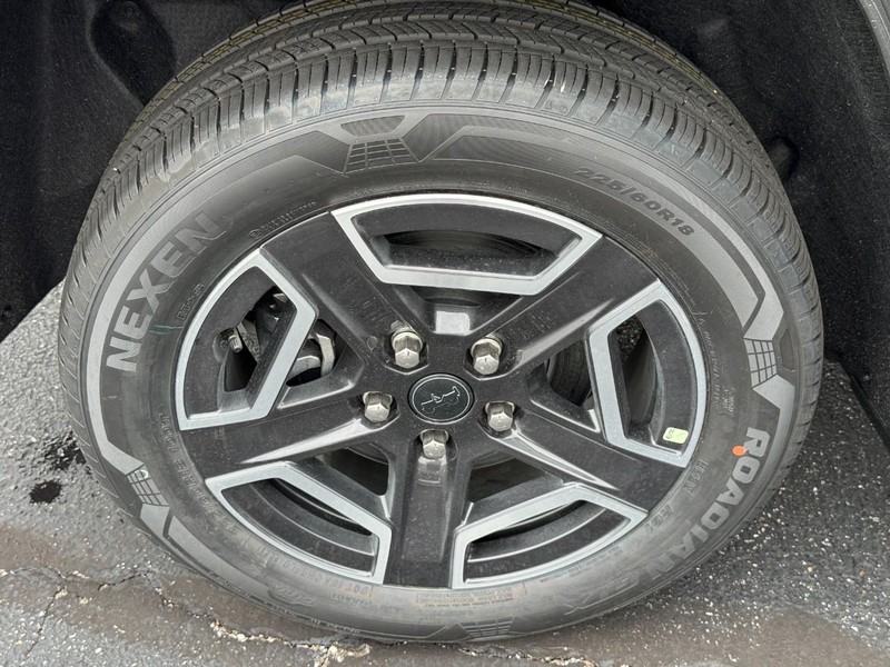 Jeep Cherokee Vehicle Full-screen Gallery Image 5