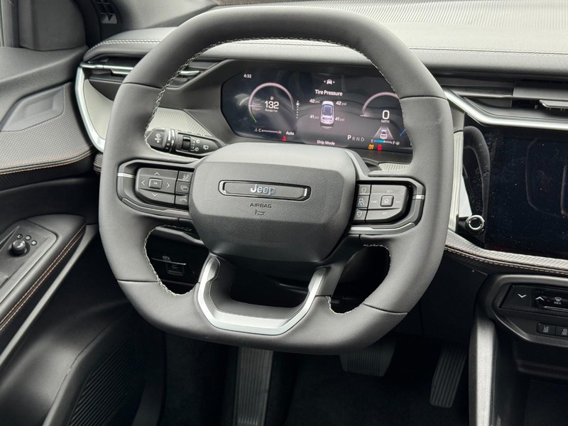 Jeep Cherokee Vehicle Full-screen Gallery Image 8