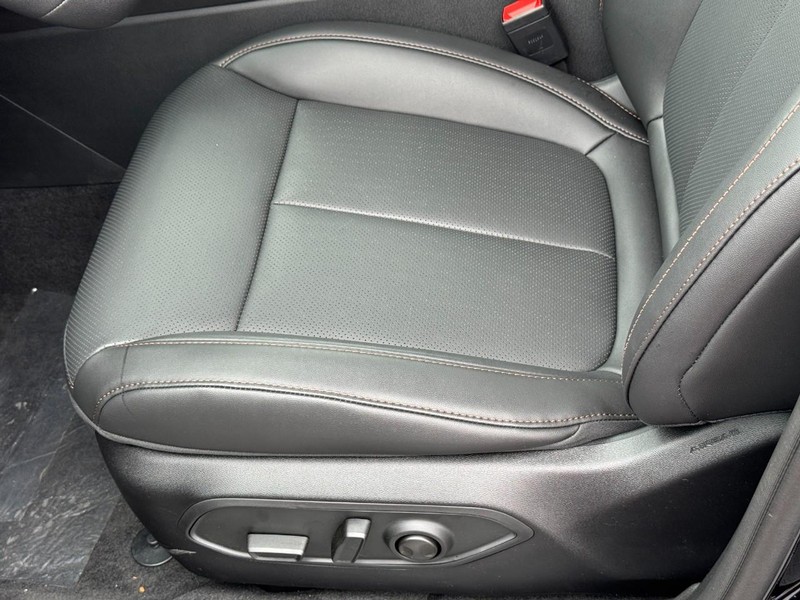 Jeep Cherokee Vehicle Full-screen Gallery Image 11