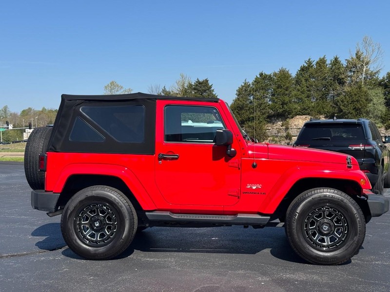 Jeep Wrangler Vehicle Full-screen Gallery Image 2