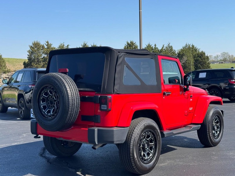 Jeep Wrangler Vehicle Full-screen Gallery Image 3