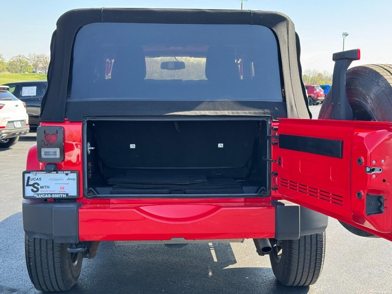 Jeep Wrangler Vehicle Full-screen Gallery Image 4