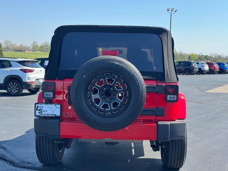 Jeep Wrangler Vehicle Full-screen Gallery Image 5