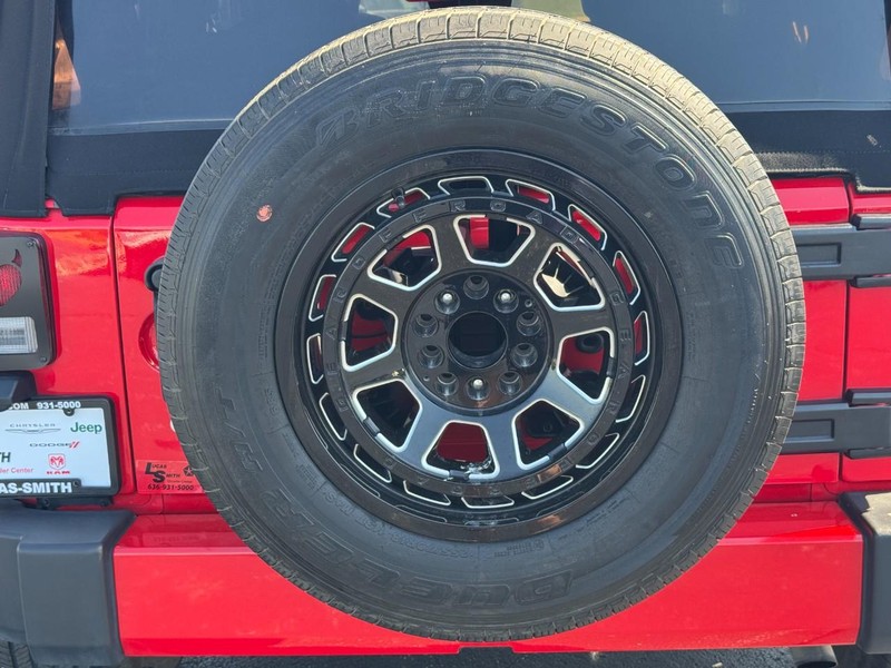 Jeep Wrangler Vehicle Full-screen Gallery Image 6