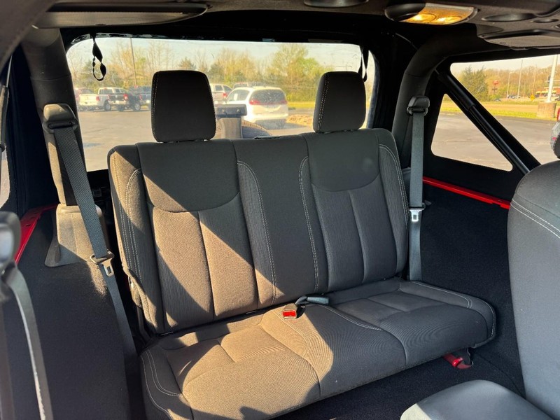 Jeep Wrangler Vehicle Full-screen Gallery Image 10