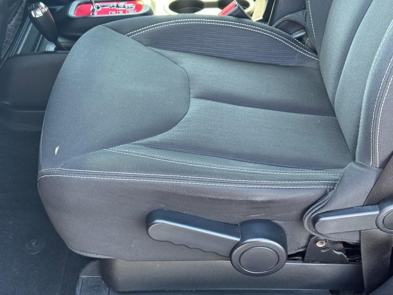 Jeep Wrangler Vehicle Full-screen Gallery Image 15