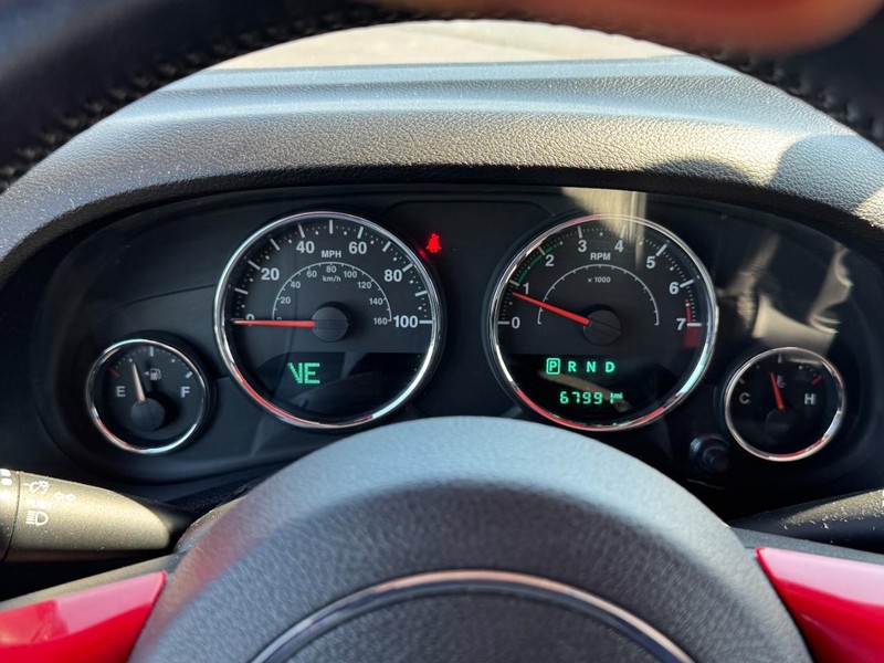 Jeep Wrangler Vehicle Full-screen Gallery Image 18