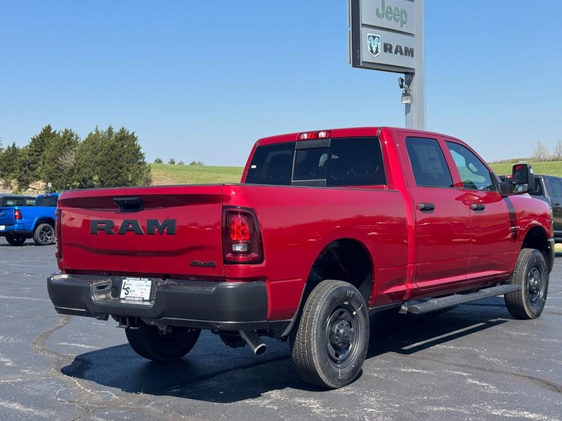 Ram 2500 Vehicle Full-screen Gallery Image 3