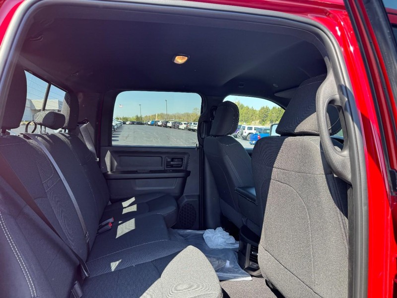 Ram 2500 Vehicle Full-screen Gallery Image 5