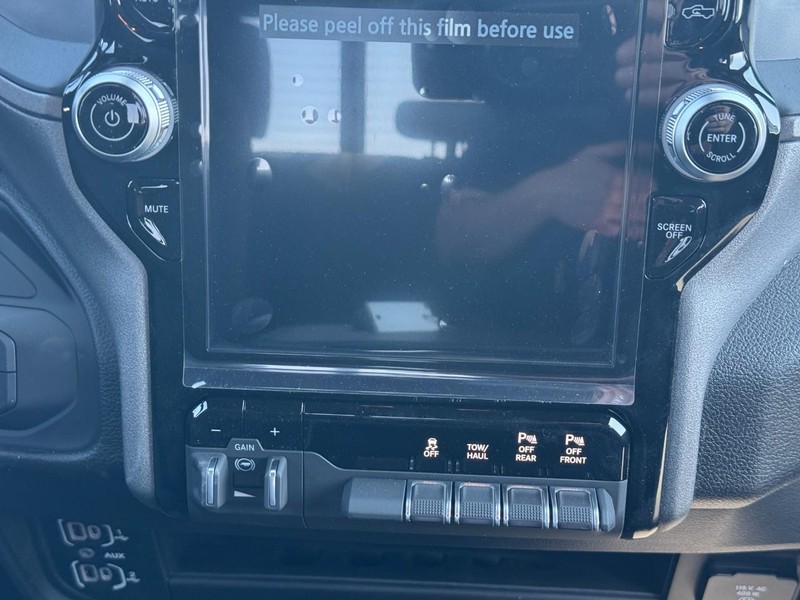 Ram 2500 Vehicle Full-screen Gallery Image 9