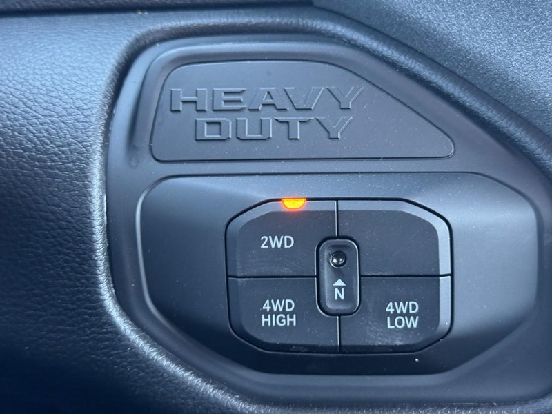 Ram 2500 Vehicle Full-screen Gallery Image 10