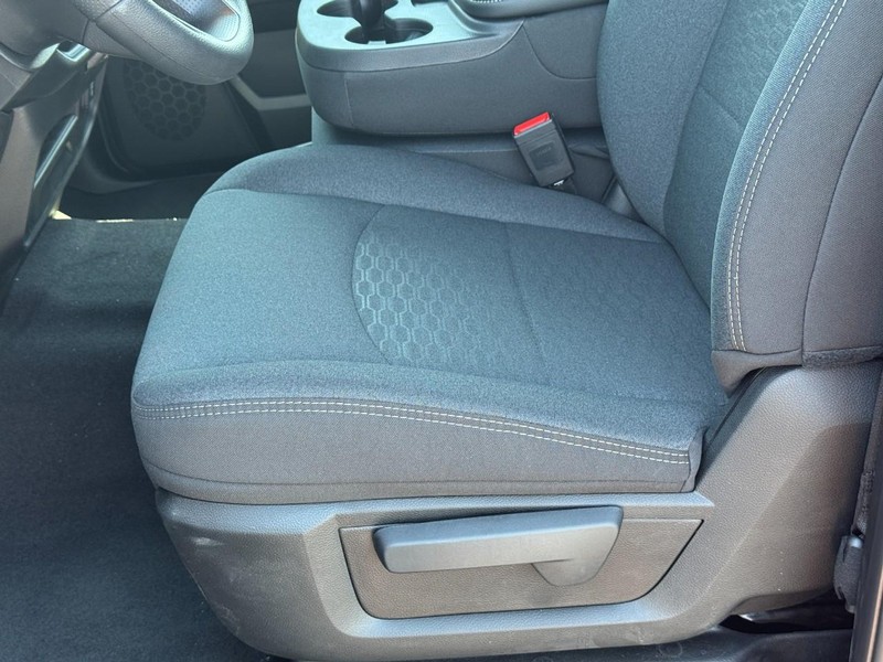 Ram 2500 Vehicle Full-screen Gallery Image 12