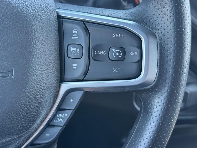 Ram 2500 Vehicle Full-screen Gallery Image 14