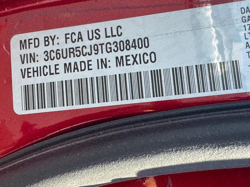 Ram 2500 Vehicle Full-screen Gallery Image 17